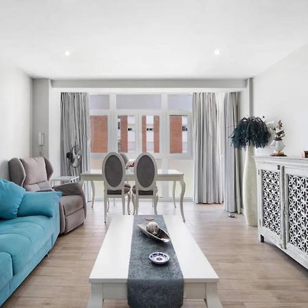 Cozy Room In Stylish Flat Just Steps From The Beach Cádis Exterior foto