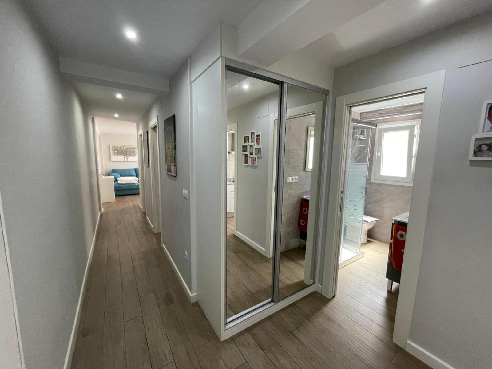 Cozy Room In Stylish Flat Just Steps From The Beach Cádis Exterior foto