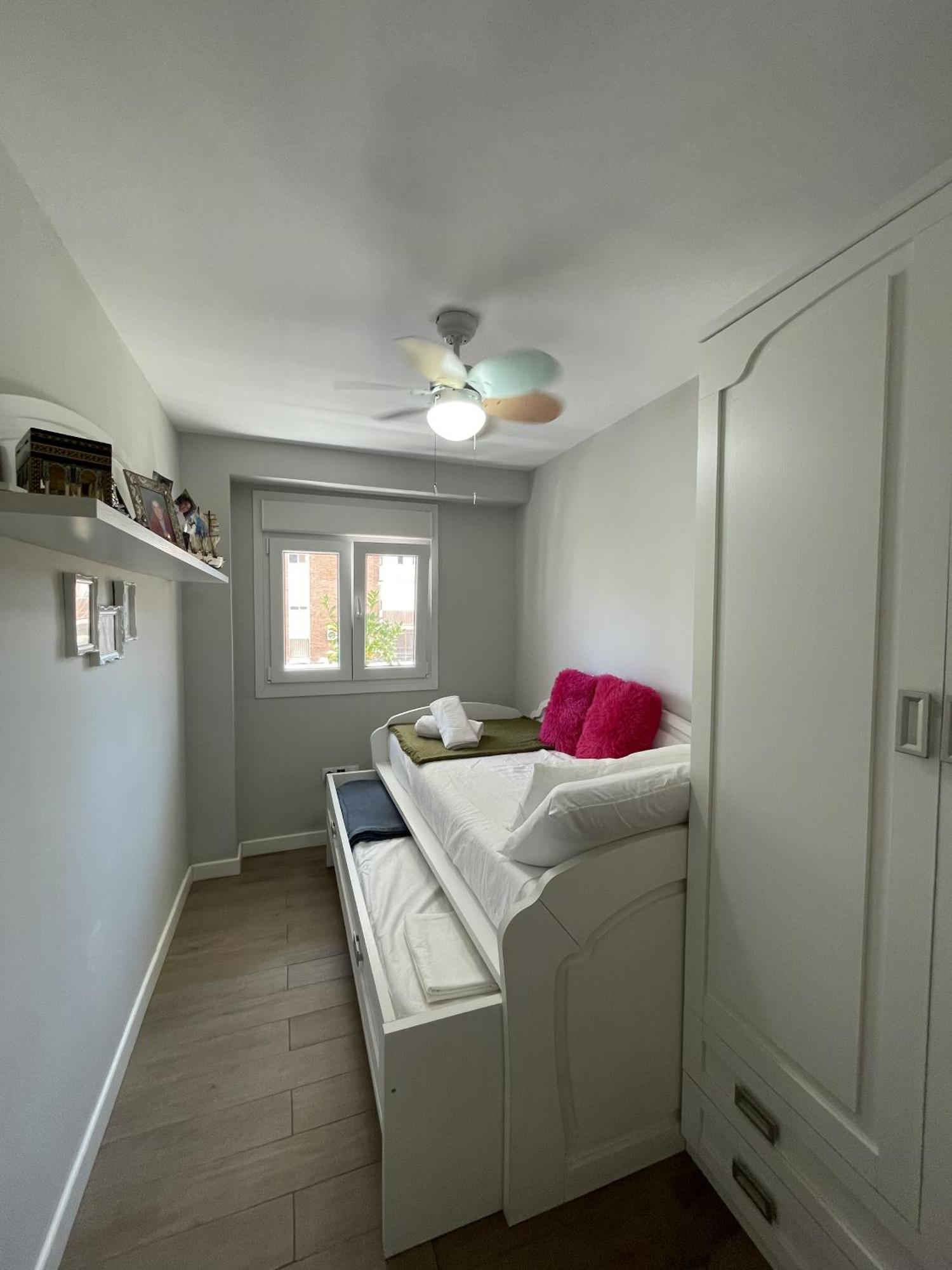 Cozy Room In Stylish Flat Just Steps From The Beach Cádis Exterior foto