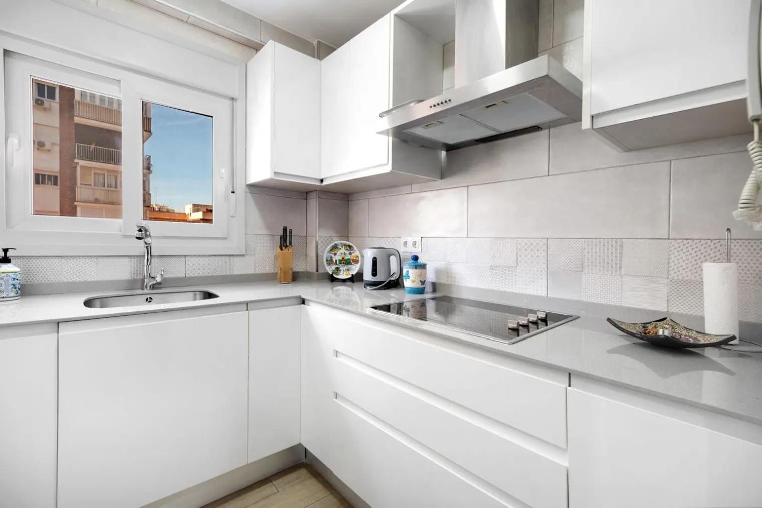 Cozy Room In Stylish Flat Just Steps From The Beach Cádis Exterior foto