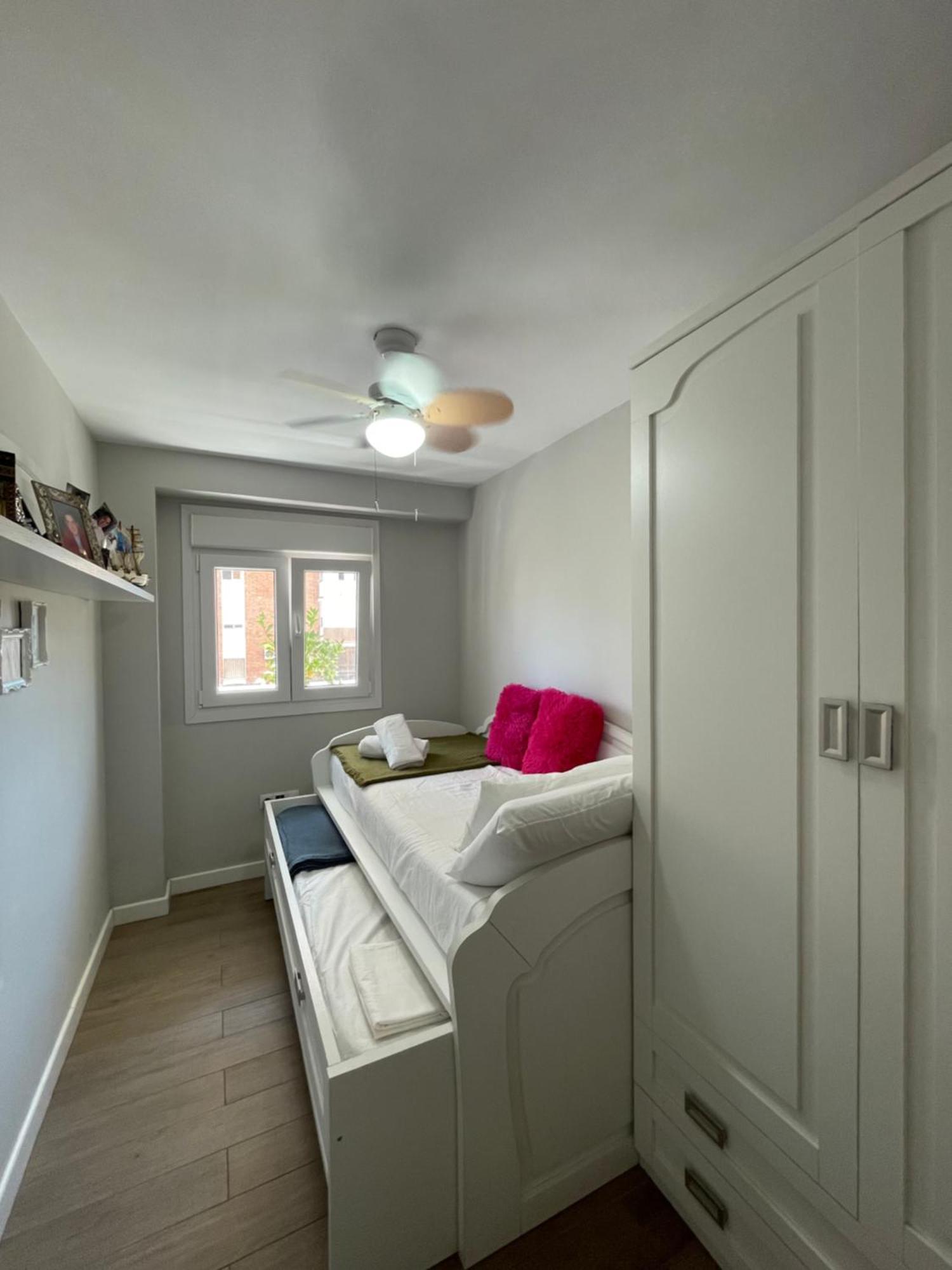 Cozy Room In Stylish Flat Just Steps From The Beach Cádis Quarto foto